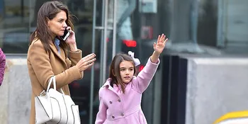 [FOTO] Dandan Serba Nge-Pink, Suri Cruise Makin Cantik &#38; Girly