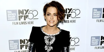 [FOTO] Dandan Tomboy, Kristen Stewart Pamer Perut Ratanya
