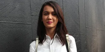 [FOTO] Dea Annisa Nangis Datang ke Makam Papa Untuk Pertama Kali