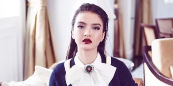 FOTO: Dengan Lipstick Merah, Raline Shah Pamer Busana Fashionable