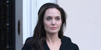 FOTO: Di London, Angelina Jolie Ajak Anak-Anaknya ke Toko Mainan