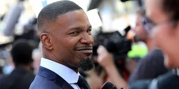 [FOTO] Ditanya Soal Katie Holmes, Jamie Foxx Senyum Malu-Malu