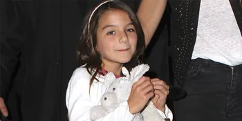 [FOTO] Dress Lucu Ini Bikin Suri Cruise Makin Cantik Menggemaskan