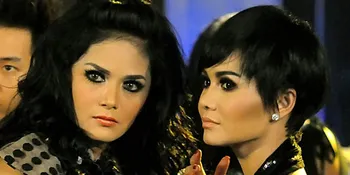 [Foto] Enggan Komentari Raffi, Yuni Shara Ciuman Dengan Orang Lain?