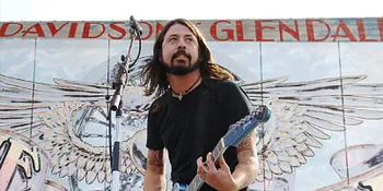 [Foto] Foo Fighters Berlatih Keras, Gitar Dave Grohl 'Berdarah'