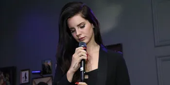 Foto Hot Lana Del Rey Muncul di Dunia Maya