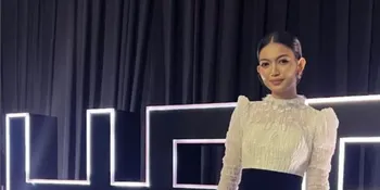 Foto-foto Selvi Ananda Cantik ala Sosialita Kenakan Busana Buatan Lokal