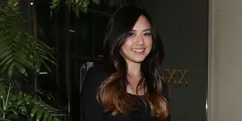 [FOTO] Franda Pamer Foto Prewed, Samuel Gagah Berambut Klimis