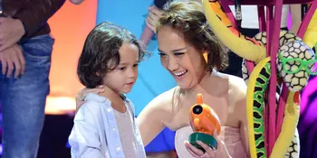 [FOTO] Gantengnya Saat Noah Sinclair Jadi Model Catwalk
