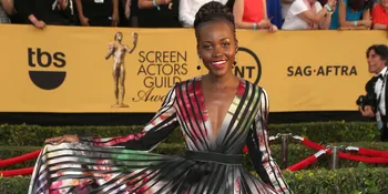 [FOTO] Gaun Mewah Lupita Nyong O, Terbuat Dari 6000 Mutiara