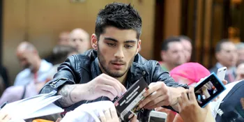 [FOTO] Gaya Baru, Zayn Malik Pamer Rambut Warna Pink Menyala