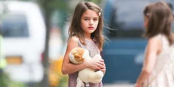 [FOTO] Gaya Cantik Suri Cruise Sepulang Les Balet, Nggemesin!