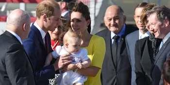 [FOTO] Gaya Imut Putra Kate Middleton Saat Main Bola di Lapangan