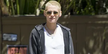 [FOTO] Gaya Makin Tomboy, Kristen Stewart Jadi Mirip Cowok