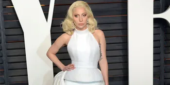 [FOTO] Gaya Unik Lady Gaga di Met Gala 2016, Awas Bikin Silau!