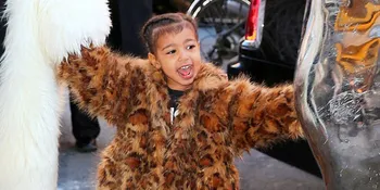 FOTO: Gemesin & Lucu! North West Berubah Menjadi Elsa 'FROZEN'