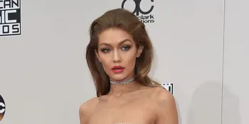 [FOTO] Gigi Hadid Menjelma Jadi Boneka Barbie Cantik & Stylish
