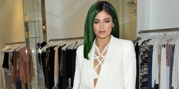 [FOTO] Gimana Jadinya Kalau Kylie Jenner Ajak Baby Stormi Jalan-Jalan?