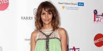 FOTO: Gugat Cerai Suami, Halle Berry Masih Pakai Cincin Kawin