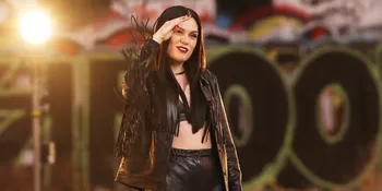 [FOTO] Guncang Barcelona, Jessie J Kenakan Outfit Transparan