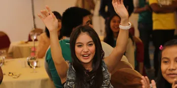 [Foto] Guru Absen, Nabilah JKT48 Selfie Cantik Berhijab