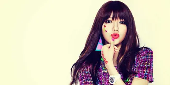 [FOTO] Hadiri Event, Sooyoung Lupa Lepas Roll Rambut