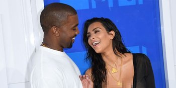 FOTO: Hadiri Pernikahan Teman, Kim Kardashian &#38; Kanye West Cute