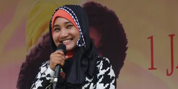 [Foto] Hadiri Red Carpet PGA 2014, Fatin Elegan Serba Gelap
