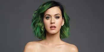 FOTO: Halloween, Katy Perry Berdandan Seperti Hillary Clinton