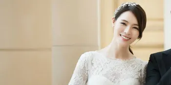 FOTO: Hamil 6 Minggu Badan Tetap Langsing, Kahi Pamer Baby Bump