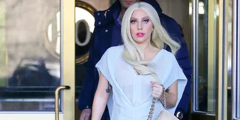 [FOTO] Hitam Elegan, Lady Gaga Tampil Secantik Cat Lady