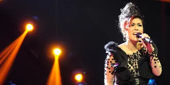 [Foto] Hitam Glamour, Novita Dewi Kembali 'Rampok' Gala Show