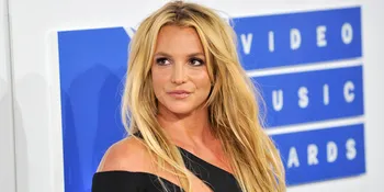 [FOTO] Hot Menggoda, Britney Spears Nekat Berpose Topless
