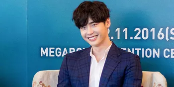 FOTO: Ikut Rayakan Valentine, Lee Jong Suk Kencan Dengan Mama