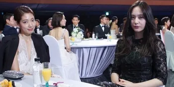 [Foto] Indahnya Tawa Akrab Park Shin Hye dan Krystal fx