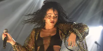 [FOTO] Ingin Tampil Keren, FKA Twigs 'Potong' Dahinya