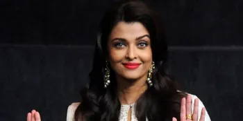 [Foto] Ini Bukti Aishwarya Rai Sama Sekali Tak Menua, Stunning!