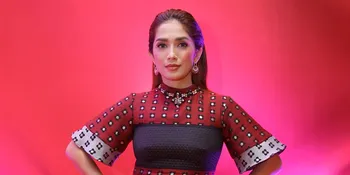 Foto Ini Bukti Nyata Kalau Ussy Sulistiawaty Nggak Pernah Menua, Malah Makin Segar!