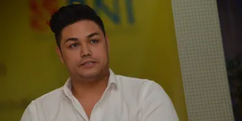 Foto Ivan Gunawan Menyusui Daus Mini Dianggap Sebagai Pelecehan