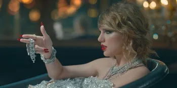 [FOTO] Jadi Bridesmaid di Nikahan Teman, Taylor Swift Cantik Banget!