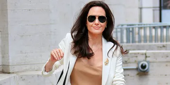 [FOTO] Jadi Model, Angelina Jolie Tampil Secantik Balerina