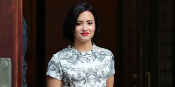 [FOTO] Jadi Model Vanity Fair, Demi Lovato Nekat Berpose Bugil