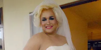 [Foto] Jadi 'Pengantin', Tata Liem Pakai Gaun Ala Eropa