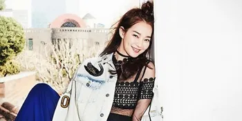[FOTO] Jalani Pemotretan Cantik, Shin Min Ah Pamer Belahan Dada