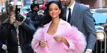 [FOTO] Jalani Pemotretan Panas, Rihanna Pamer Area Intim