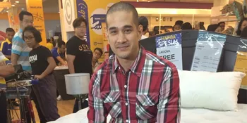 [FOTO] Jarang Terlihat di Televisi, Apa Kabarnya Okan Cornelius?