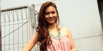 [FOTO] Jarinya Tersayat, Ariel Tatum Tetap Pose Cantik