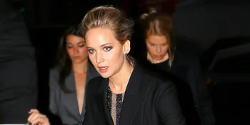 [FOTO] Jika Wajah Jennifer Lawrence Penuh Coretan, Masih Cantik?