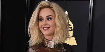 [FOTO] Katy Perry Baru Sadar Ada Sisa Biji Gandum di Giginya!