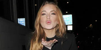 FOTO: Kecelakaan di Kapal, Jari Manis Lindsay Lohan Terpotong!
